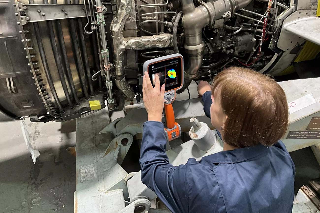 檢測(cè)航空發(fā)動(dòng)機(jī)